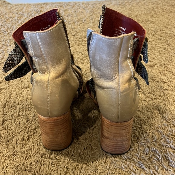 Freebird Tiara in Taupe - Picture 3 of 5